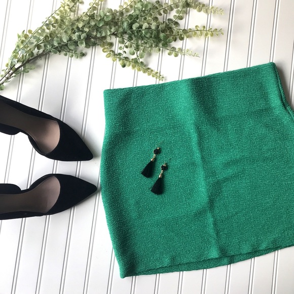 BCBGeneration Dresses & Skirts - BCBGeneration green mini skirt stretch